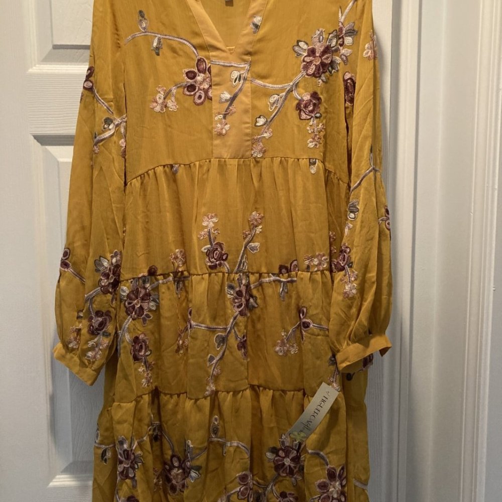 Figueroa & Flower, size lg, mustard color, never worn